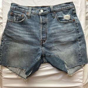 Levis Mid Thigh Distressed Denim Shorts Size W29 (equivalent to size 8)